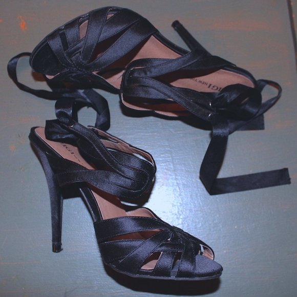 ZIGI SOHO Black Ribbon Ankle Tie Stilettos NWOT - Picture 2 of 4